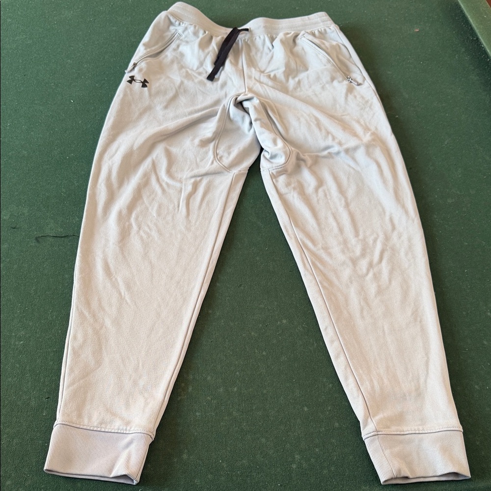 Under Armour Light Gray Athletic Pants.  CAJA # 4‎